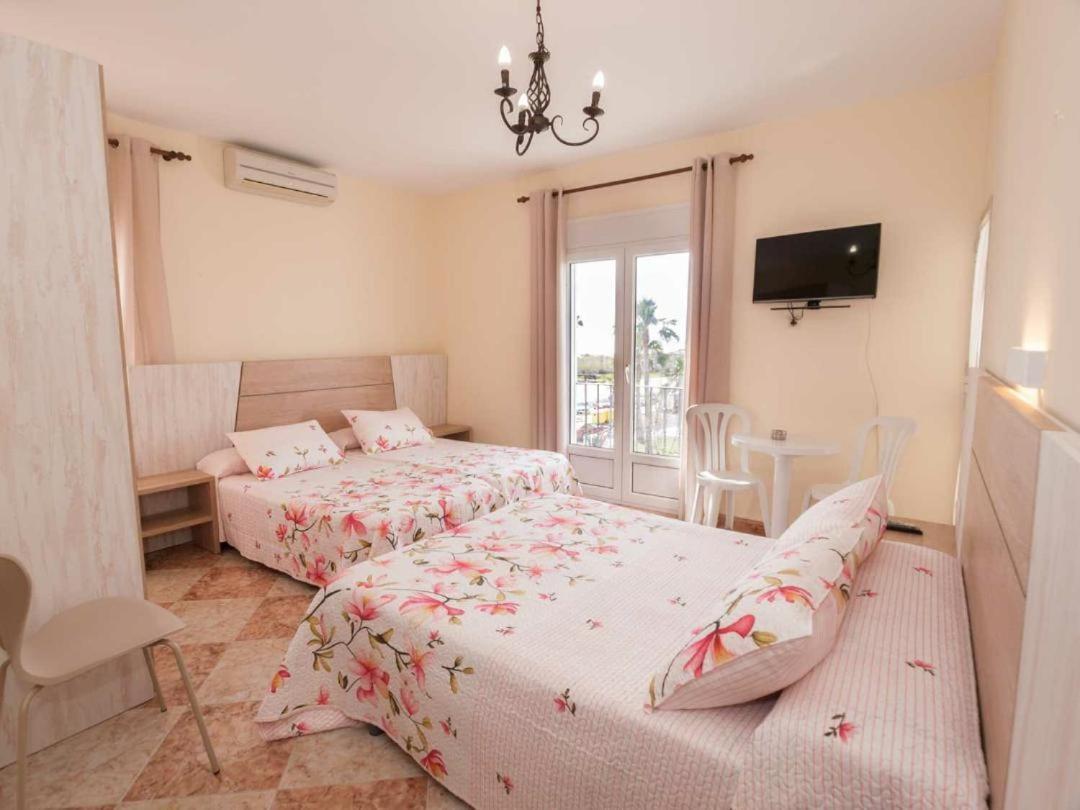 Hostal Sonrisa Del Mar โกนิล เด ลาฟรอนเตรา ภายนอก รูปภาพ