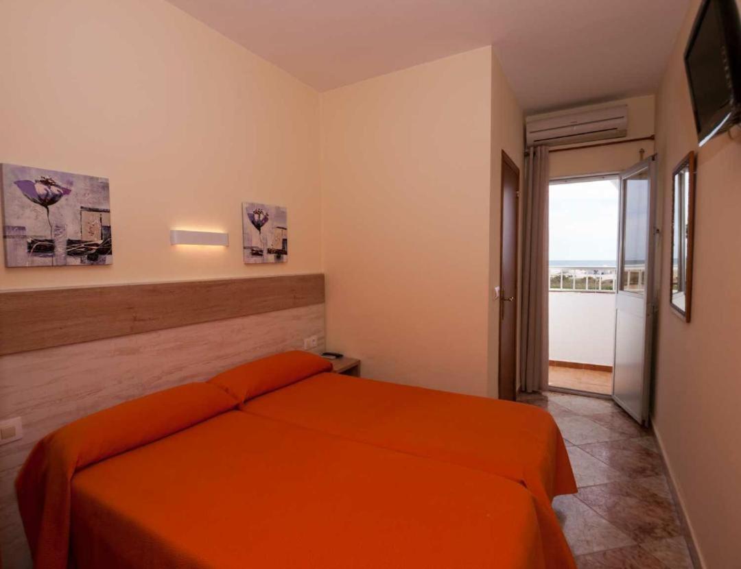 Hostal Sonrisa Del Mar โกนิล เด ลาฟรอนเตรา ภายนอก รูปภาพ