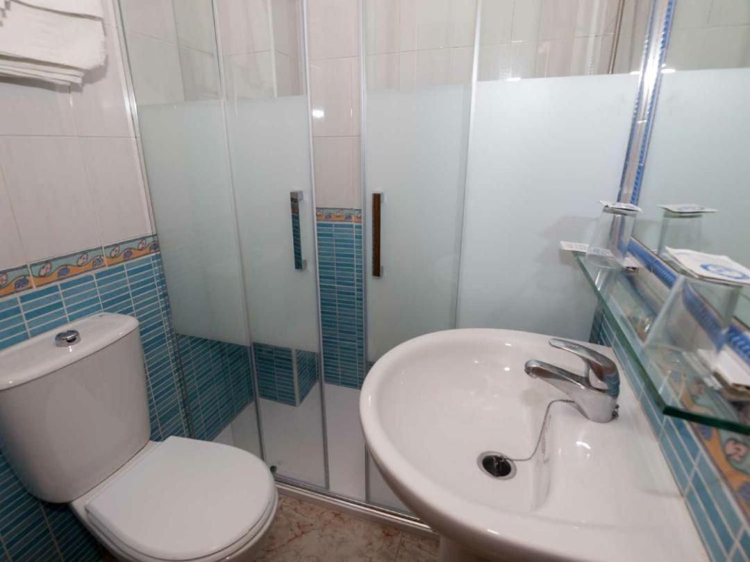Hostal Sonrisa Del Mar โกนิล เด ลาฟรอนเตรา ภายนอก รูปภาพ