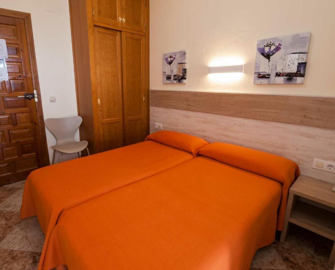Hostal Sonrisa Del Mar โกนิล เด ลาฟรอนเตรา ภายนอก รูปภาพ