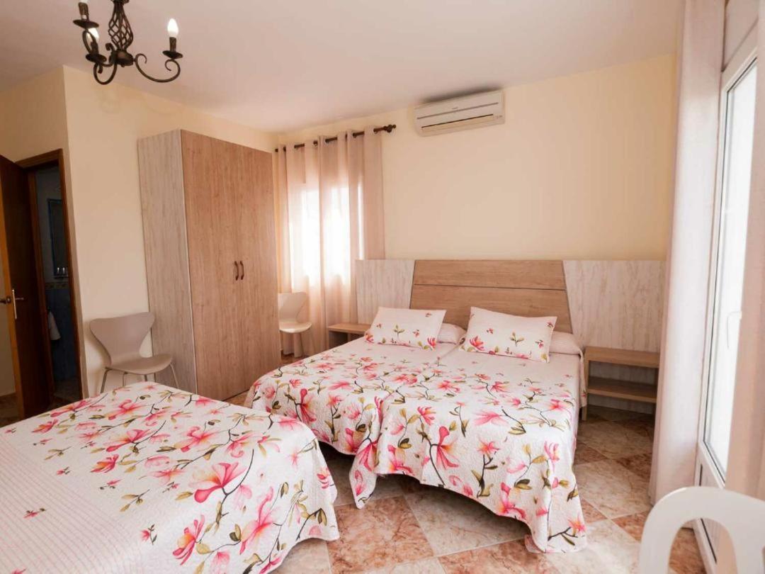 Hostal Sonrisa Del Mar โกนิล เด ลาฟรอนเตรา ภายนอก รูปภาพ