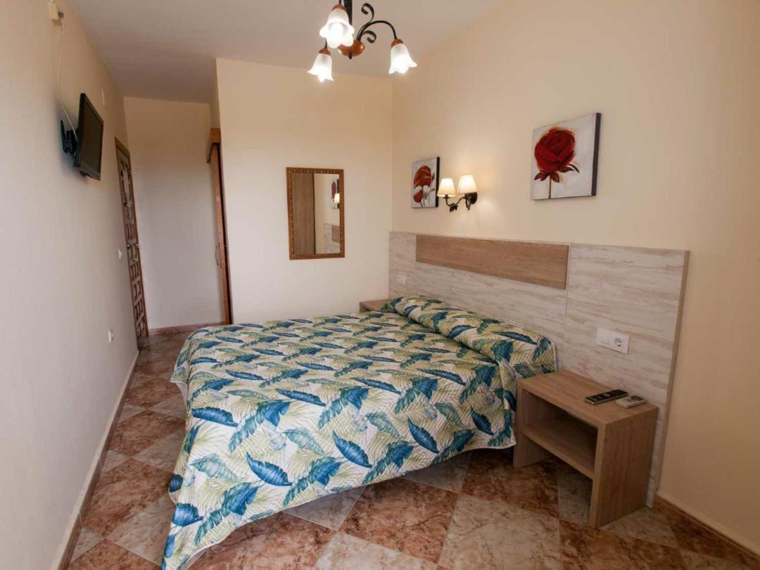 Hostal Sonrisa Del Mar โกนิล เด ลาฟรอนเตรา ภายนอก รูปภาพ
