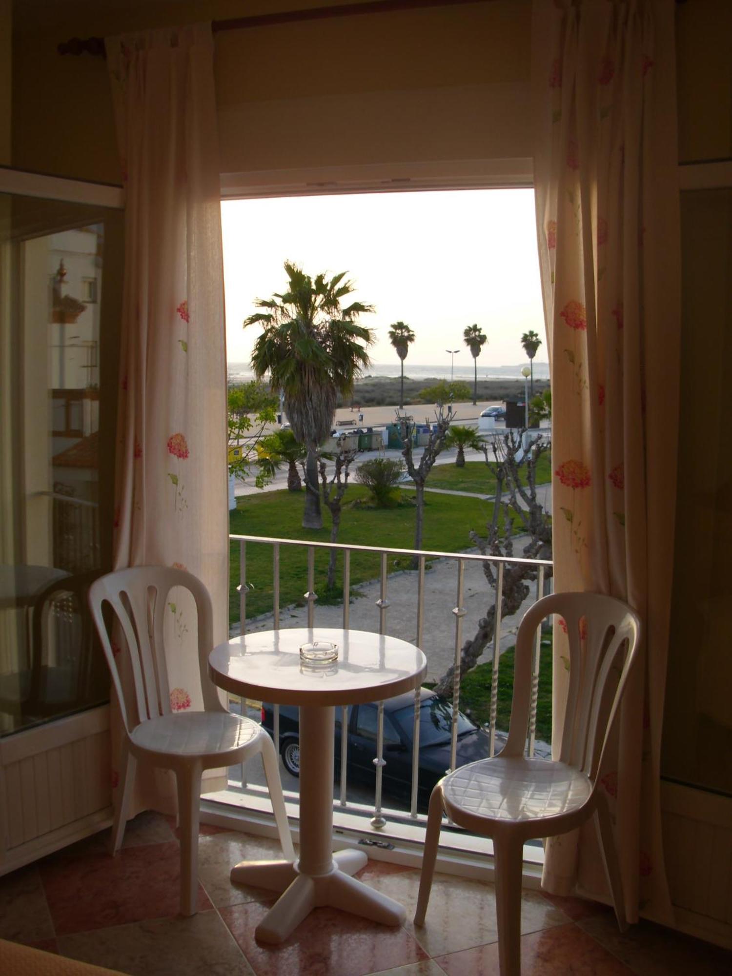 Hostal Sonrisa Del Mar โกนิล เด ลาฟรอนเตรา ภายนอก รูปภาพ