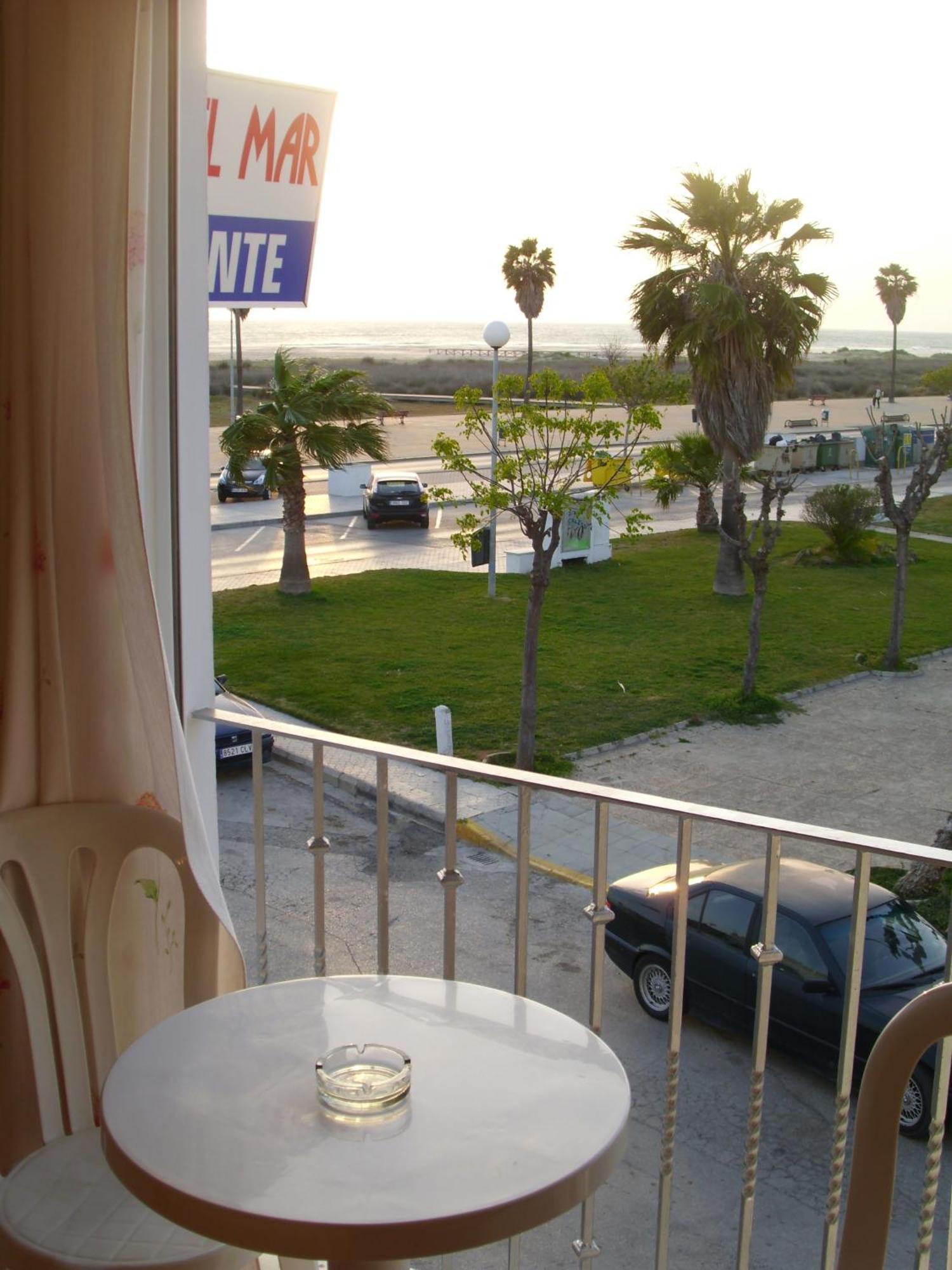 Hostal Sonrisa Del Mar โกนิล เด ลาฟรอนเตรา ภายนอก รูปภาพ