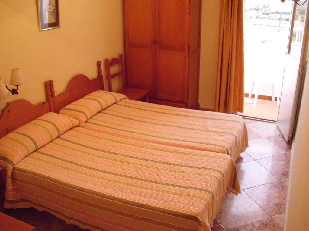 Hostal Sonrisa Del Mar โกนิล เด ลาฟรอนเตรา ภายนอก รูปภาพ